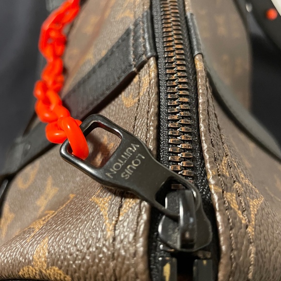 LV bag - Picture 4 of 5